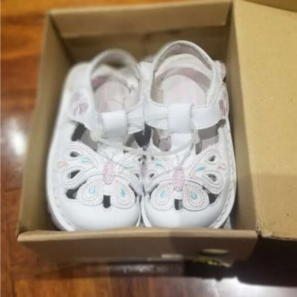 Kids  New Genuine leather inside and outside sandal shoes - Picture 2 of 4